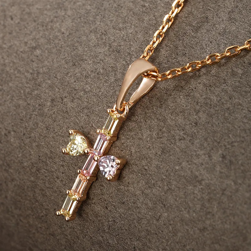 Řetízek s křížkem zdobeným zirkony